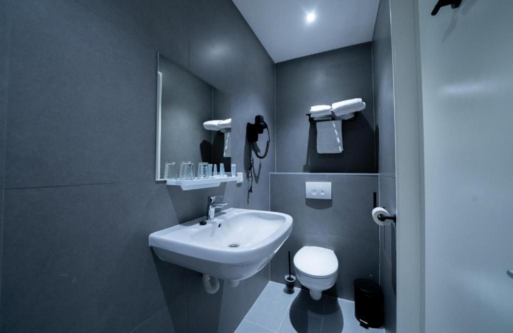 Ma Airport Hotel Гофддорп Екстер'єр фото