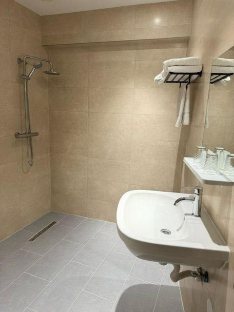 Ma Airport Hotel Гофддорп Екстер'єр фото